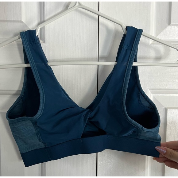 Size Small. Nike sports bra. Great quality - Picture 2 of 5